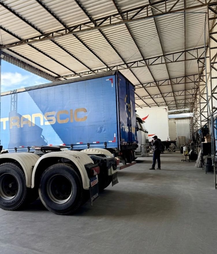 Implemento em atendimento no galpão da PR Trucks Parts